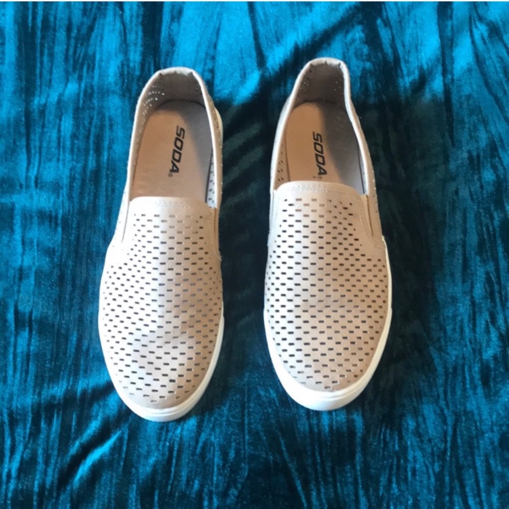 Tan slide sneakers